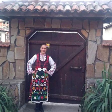 Семеен Хотел Национал Mineralni Bani Kültér fotó